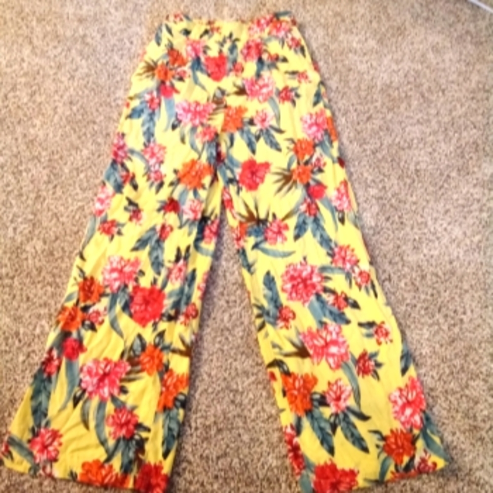 Small yellow floral pants